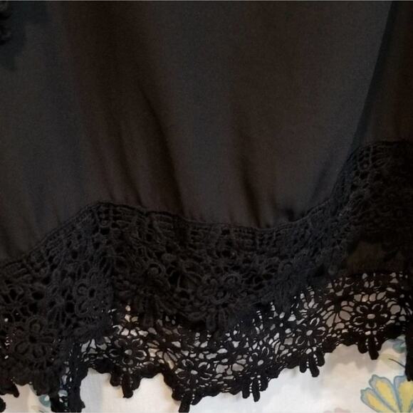 Southern Divas BLACK crocheted lace cold shoulder tunic size medium - Picture 4 of 6